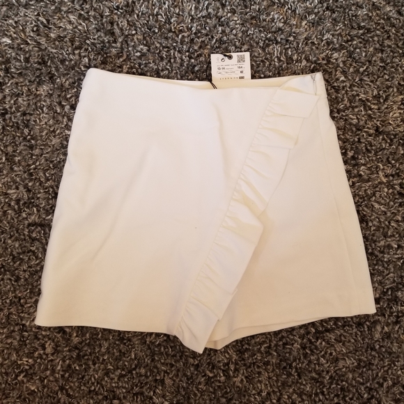 Zara Other - NEW ruffles skort